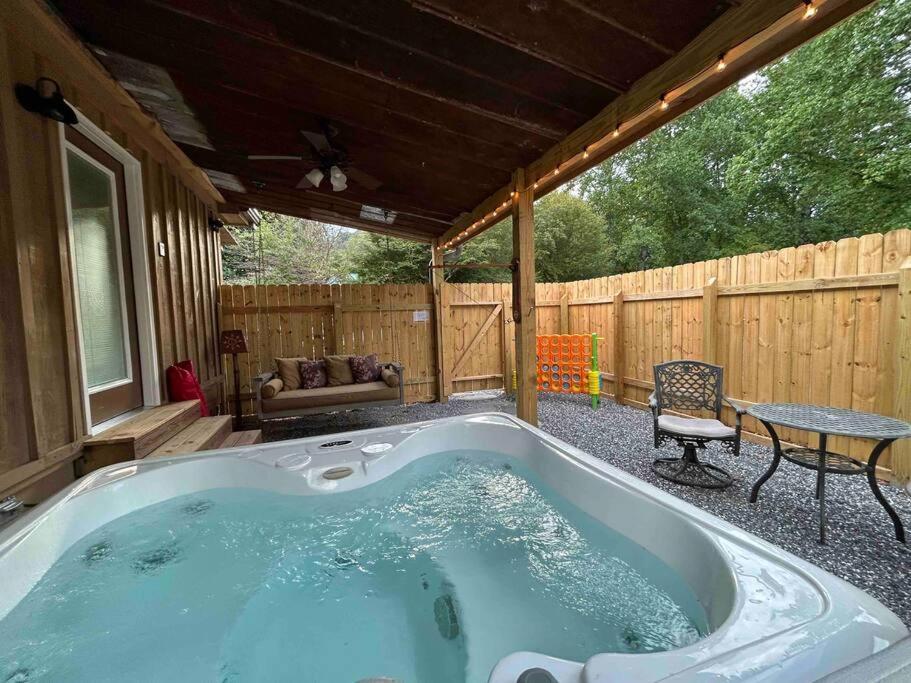 Blissful Nook Tiny Home ~ Cozy Retreat W/ Hot Tub; Near Town And Deep Creek Bryson City Extérieur photo
